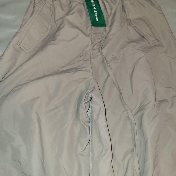 NWT medium sized parachute pants - Picture 2 of 4